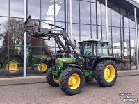 Tractor John Deere 2850 + frontlader (40km !!)