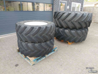 Wheels, Tyres, Rims & Dual spacers New Holland Wielen  680/75 R32 en 480/65 R28
