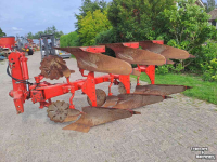 Ploughs Niemeyer Delta 3-200 wentel ploeg