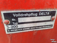 Ploughs Niemeyer Delta 3-200 wentel ploeg