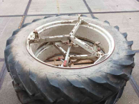 Wheels, Tyres, Rims & Dual spacers  stel dubbellucht wielen 13.6-38
