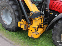 Tractor Massey Ferguson 6480 met Herder Grenadier MBK518LS maaiarm