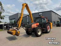 Tractor Valtra 8150 Hitech met bos maaiarm met klepelmaaier!