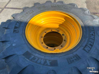 Wheels, Tyres, Rims & Dual spacers Michelin 500/70R24 op 10 gaats JCB velgen