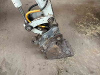 Excavator tracks Takeuchi TB016 met machinetrailer