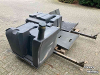 Diverse used spare-parts Claas Jaguar 494 brandstoftank compleet met onderbouw