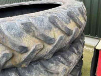 Wheels, Tyres, Rims & Dual spacers Alliance 4 stuks 340/85R48 waarvan 2 stuks compleet op dichte velg