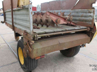 Manure spreader Agromet N245 meststrooier ruigemeststrooier opknapper