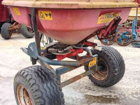 Fertilizer spreader Trioliet Mullos TST 1150 kunstmeststrooier