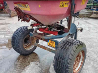 Fertilizer spreader Trioliet Mullos TST 1150 kunstmeststrooier