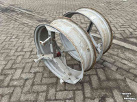 Wheels, Tyres, Rims & Dual spacers Molcon W8x28 3 ster dubbellucht