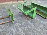 Front-end loader bucket / Front loader bucket John Deere Set van voorlader bak, mestgrijper en palletlepelbord, euro