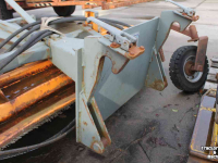Sweeper Bema 2300 veegmachine Bema 25 met driepunt en Ahlmann shovel aansluiting rolbezem rolveger
