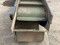 Elevator conveyor  opvoerband met schuine meenemer