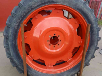Wheels, Tyres, Rims & Dual spacers Claas 270 95 r44 en 230 95 r32