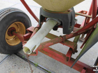 Fertilizer spreader Vicon Pendelstrooier op wielstel