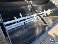 Sawdust spreader for boxes  wagricom