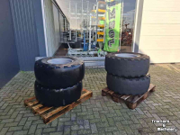 Wheels, Tyres, Rims & Dual spacers Dunlop 405/70R18 SP T9