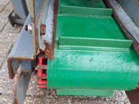 Sawdust spreader for boxes Ceres Instrooibak bietensnijder