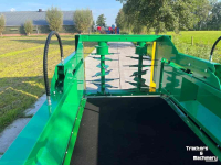 Straw spreader for boxes Spread-a-Bale Midi stroverdeler