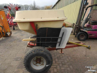 Fertilizer spreader Vicon pendelstrooier