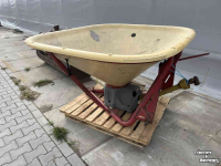 Fertilizer spreader Vicon Pendelstrooier