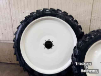 Wheels, Tyres, Rims & Dual spacers BKT 270/95 R54 + 270/95 R38 op velg 1.80m spoor
