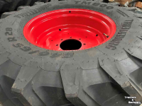 Wheels, Tyres, Rims & Dual spacers  Trelleborg 540/65R28 op velg 8 gaats