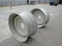 Wheels, Tyres, Rims & Dual spacers Valtra Valmet 20x42 velgen Verkocht